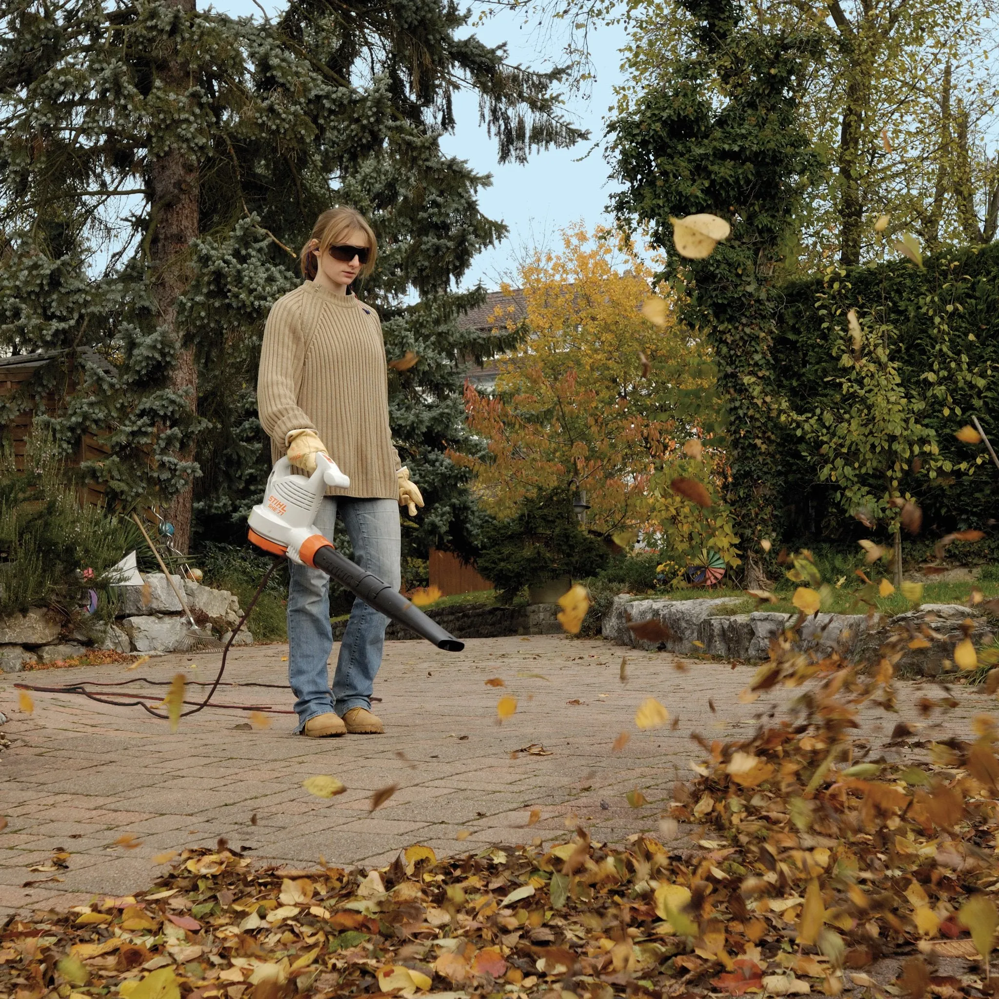 BGE 71 Electric Leaf Blower